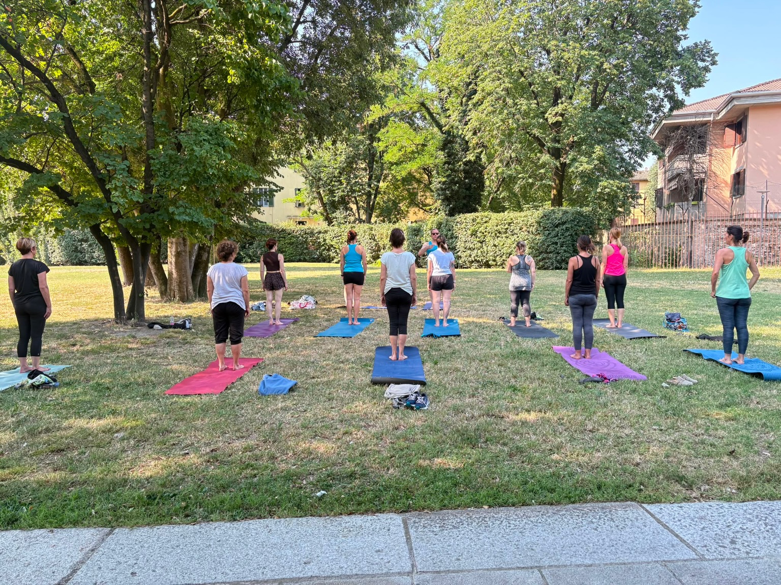 Solstizio d’estate - #giornatamondialeyoga #yogaday2026 #yoga #hathayoga #yogaparma @paola.yogahomeparma @casty75 @dynamic_vale